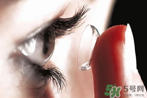 隱形眼鏡一天能戴多久？隱形眼鏡多久更換一次？