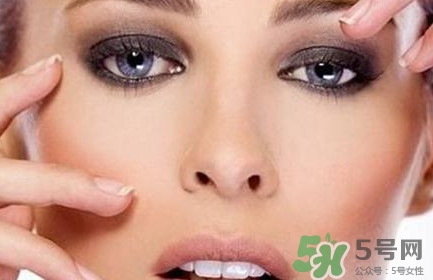 隱形眼鏡一天能戴多久？隱形眼鏡多久更換一次？