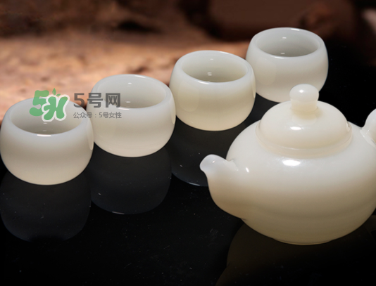 三伏天可以喝白酒嗎？三伏天喝白酒好還是啤酒？