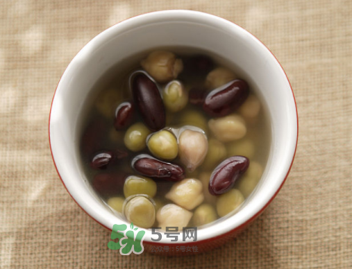 三伏天可以喝綠豆湯嗎？三伏天是喝綠豆湯還是喝生姜水？