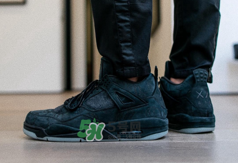 kaws與air jordan 4聯(lián)名黑色版本多少錢？aj4純黑限定發(fā)售價格