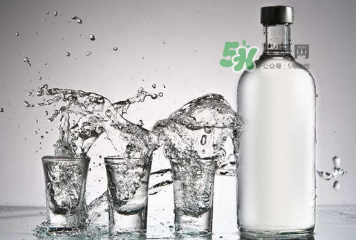 白酒加可樂是春藥？白酒加可樂喝了會(huì)怎樣？