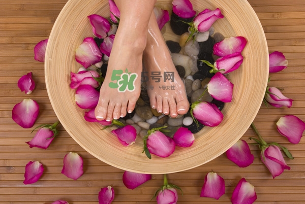 三伏天泡腳可以驅(qū)寒嗎？用什么泡腳可以驅(qū)寒？