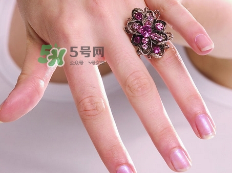 夏天手掉皮是怎么回事_夏天手掉皮怎么辦 夏天手掉皮是怎么回事_夏天手掉皮怎么辦