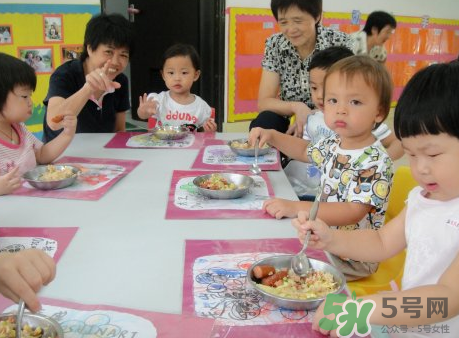 寶寶不去幼兒園可以嗎？寶寶可以不上幼兒園嗎？