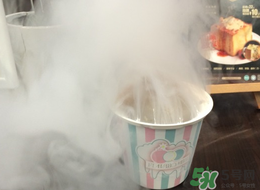 冰淇淋為什么會(huì)冒煙？會(huì)冒煙的冰激凌怎么做？