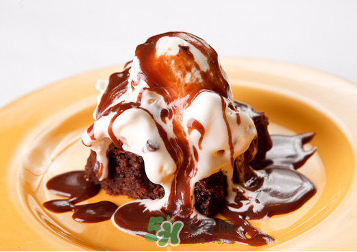 冰淇淋融化了還能吃嗎？冰淇淋為什么會融化？