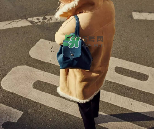 longchamp小羊皮雙肩包多少錢(qián)？longchamp雙肩包專(zhuān)柜價(jià)格