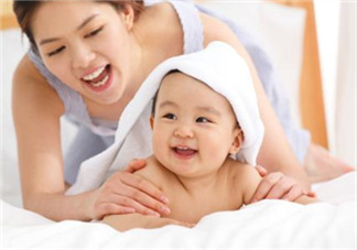 低齡寶寶家庭親子游戲介紹 適合低齡寶寶的親子游戲有哪些？