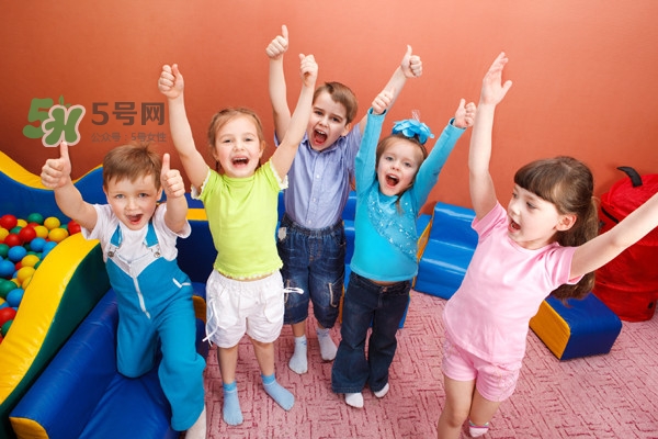 低齡寶寶家庭親子游戲介紹 適合低齡寶寶的親子游戲有哪些？