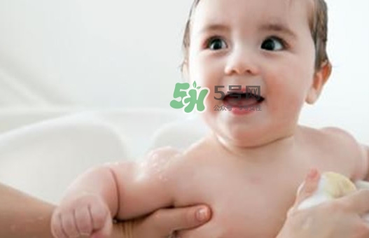 十滴水可以給寶寶洗澡嗎？十滴水給嬰兒洗澡用量