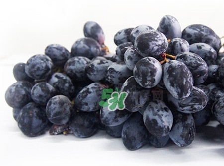 黑提吃多了會(huì)有害嗎？黑提葡萄都有什么作用