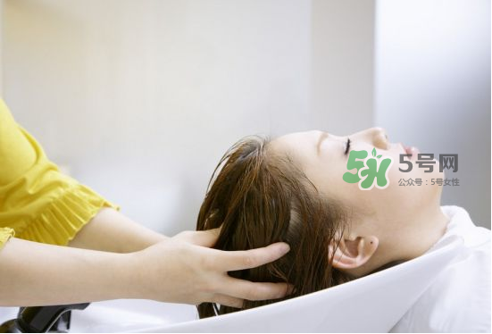 三伏天坐月子能洗頭嗎？三伏天坐月子多久可以洗頭？