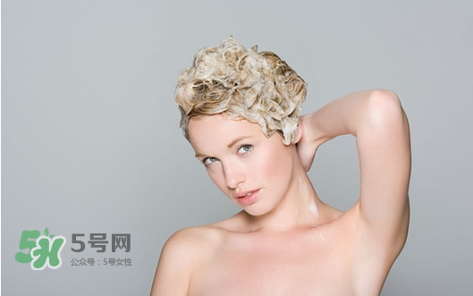 三伏天坐月子能洗頭嗎？三伏天坐月子多久可以洗頭？