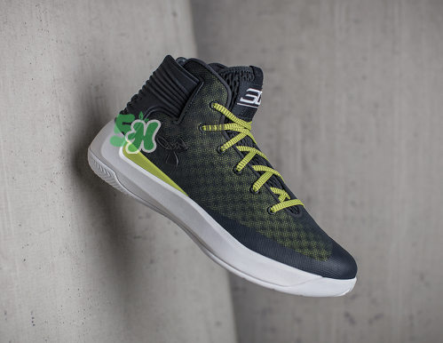 ua2017庫(kù)里亞洲行curry 3zero特別版配色多少錢？