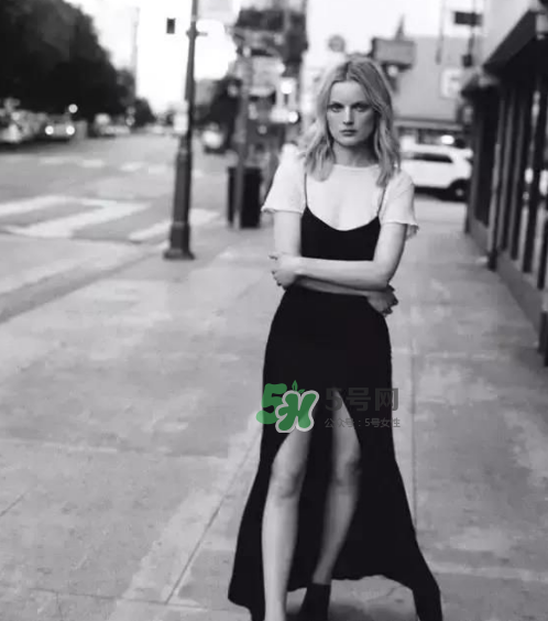 吊帶裙配什么上衣？吊帶裙搭配什么上衣好看？