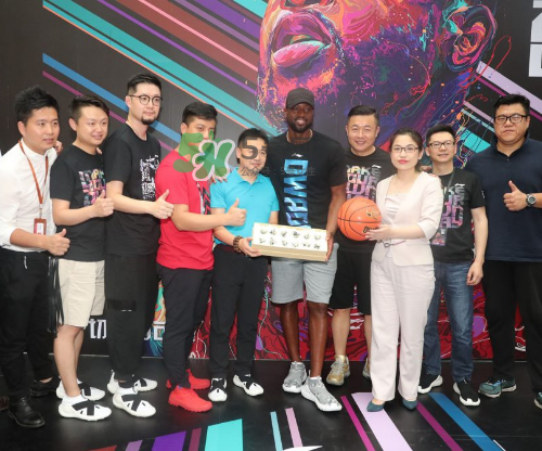 2017韋德中國行沈陽站上腳穿的球鞋是什么型號？