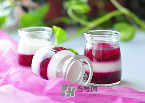 紅心火龍果能和酸奶一起吃嗎？紅心火龍果和酸奶榨汁好嗎？