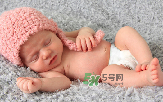 寶寶沒長(zhǎng)牙能吃磨牙棒嗎？寶寶沒長(zhǎng)牙可以吃磨牙餅干嗎？