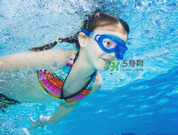 游泳為什么浮不起來？游泳浮不起來怎么辦？