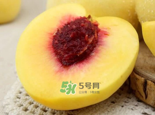 黃桃果肉是什么顏色？黃桃果肉為什么是紅的？