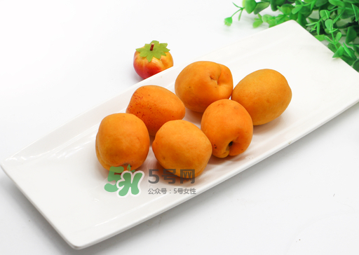 黃桃果肉是什么顏色？黃桃果肉為什么是紅的？