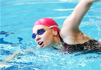 游泳為什么要戴泳帽？游泳戴泳帽的主要原因