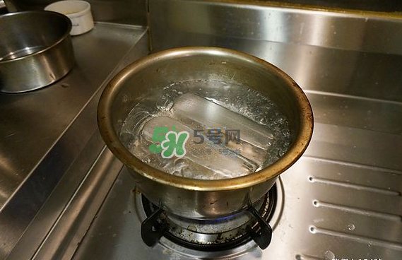 奶瓶刷尼龍的好還是海綿的好？洗奶瓶的正確方法