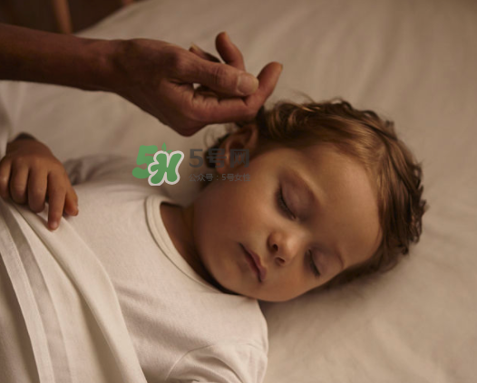 夏季寶寶脫水有什么癥狀 夏季寶寶脫水的表現(xiàn) 夏季寶寶脫水有什么癥狀 夏季寶寶脫水的表現(xiàn)