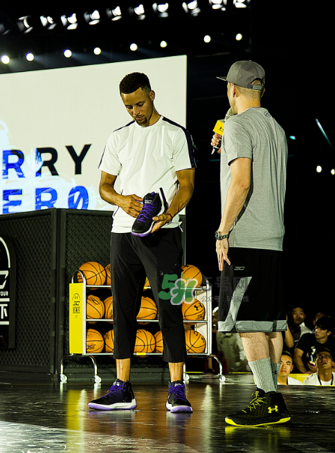 2017庫里亞洲行北京站上腳穿的球鞋是什么型號(hào)？