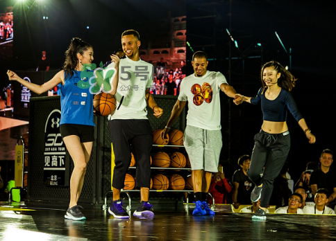 2017庫里亞洲行北京站上腳穿的球鞋是什么型號(hào)？