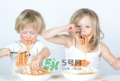 兒童多大可以吃鹽？?jī)和喳}的注意事項(xiàng)