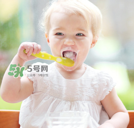 兒童多大可以吃鹽？?jī)和喳}的注意事項(xiàng)