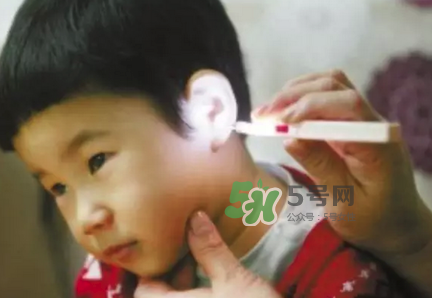 兒童耳屎成硬塊怎么辦？兒童耳屎成硬塊有危害嗎？