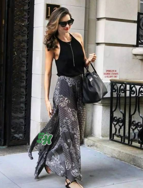 吊帶背心怎么搭配？吊帶背心怎么搭配圖片