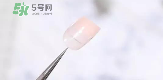 美甲片怎么貼?美甲片的貼法 美甲片怎么貼?美甲片的貼法