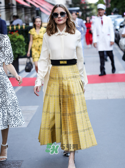 傘裙搭配什么上衣？傘裙怎么搭配好看？