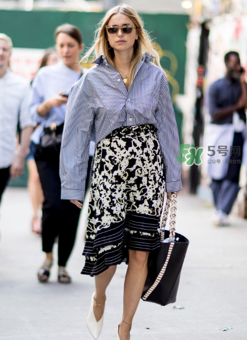 傘裙搭配什么上衣？傘裙怎么搭配好看？