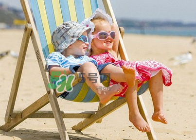 寶寶曬太陽(yáng)曬哪個(gè)部位？夏天寶寶曬太陽(yáng)最佳時(shí)間