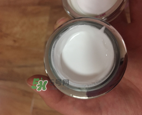 透真水光素顏霜怎么樣？透真素顏霜好用嗎？