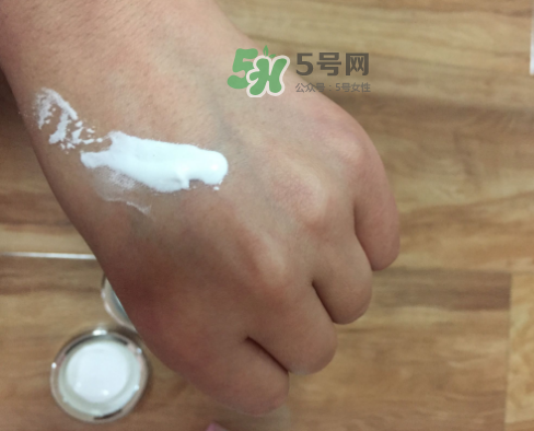 透真水光素顏霜怎么樣？透真素顏霜好用嗎？