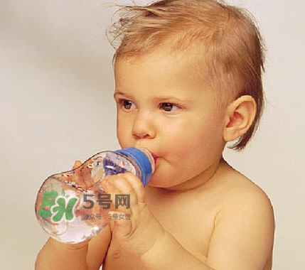 寶寶能喝蜂蜜水嗎？蜂蜜水寶寶能長(zhǎng)期喝嗎？