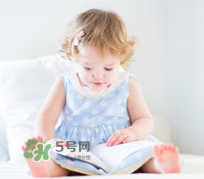 夏天寶寶頭上長紅疙瘩怎么回事？夏天寶寶頭上長東西怎么辦？