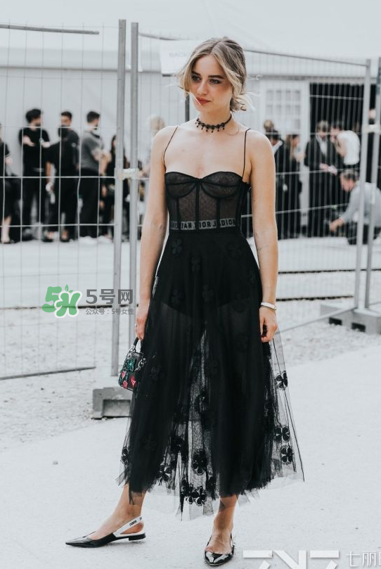 流行的尖頭平底鞋 尖頭平底鞋搭配 流行的尖頭平底鞋 尖頭平底鞋搭配