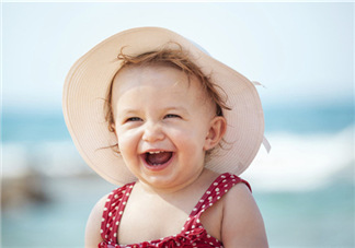 寶寶曬太陽對眼睛好嗎？寶寶曬太陽對眼睛的有影響嗎？
