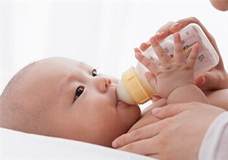 寶寶能喝蜂蜜水嗎？蜂蜜水寶寶能長期喝嗎？