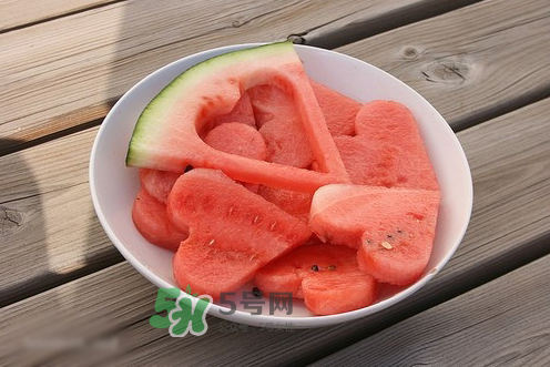 提子和西瓜能一起吃嗎？西瓜和提子能一起吃嗎？