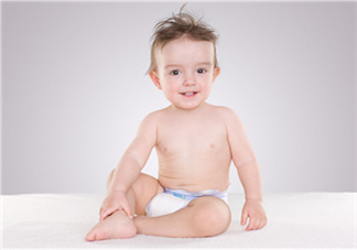 夏天寶寶頭上長紅疙瘩怎么回事？夏天寶寶頭上長東西怎么辦？