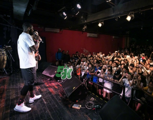 耐克2017歐文亞洲行北京站上腳穿的球鞋是什么型號？