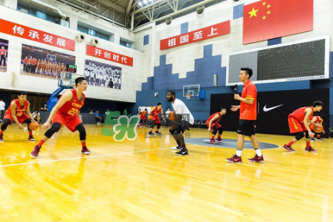 歐文同款黑白鴛鴦夜光kyrie 3怎么定制_在哪里買？